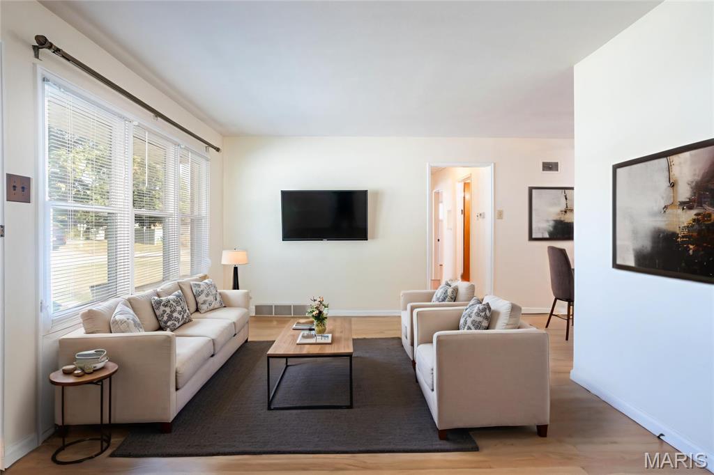 4464 Mohegan Drive St. Louis, MO 63123 - Photo 5 of 39