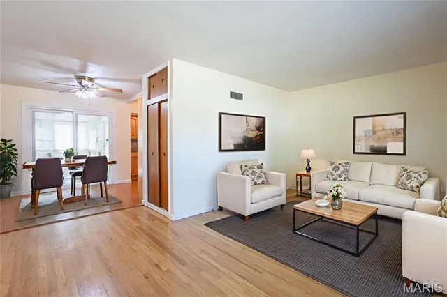 $2,100 | 4464 Mohegan Drive, St. Louis, MO 63123