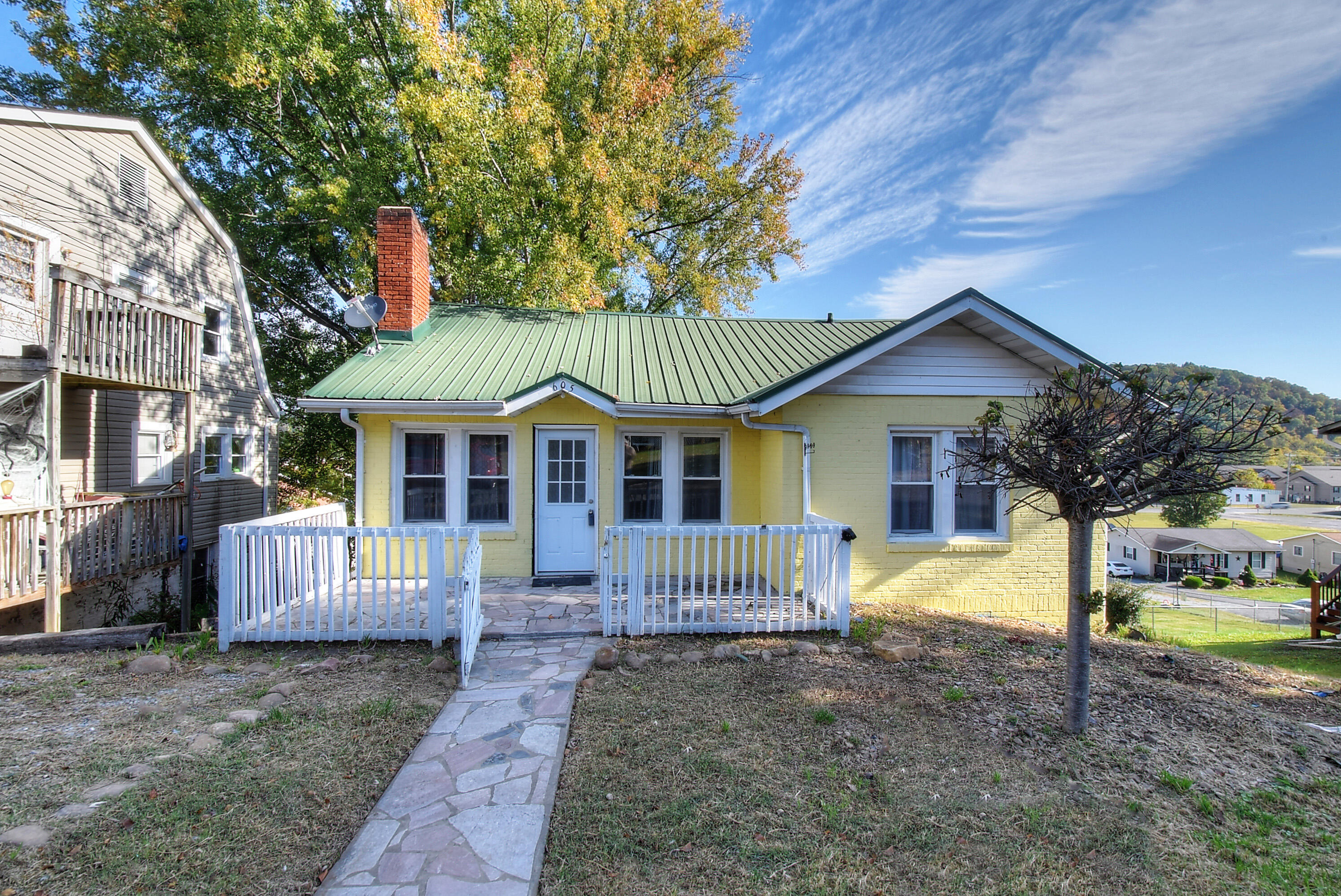 605 Maple Street Elizabethton, TN 37643 - Photo 1 of 28 DSC_0007_08_09_10_11_12