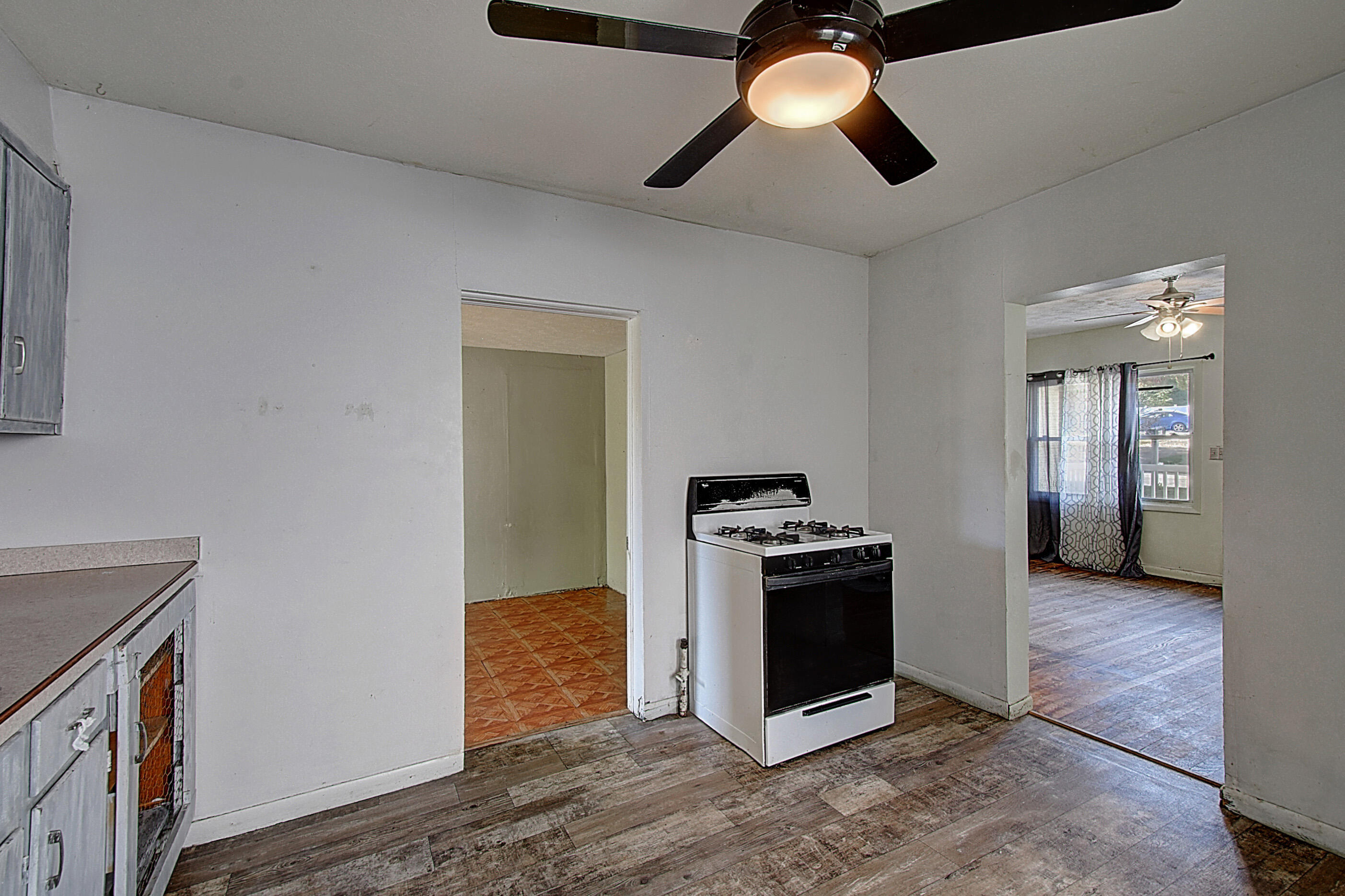 605 Maple Street Elizabethton, TN 37643 - Photo 12 of 28 DSC_0184And8more