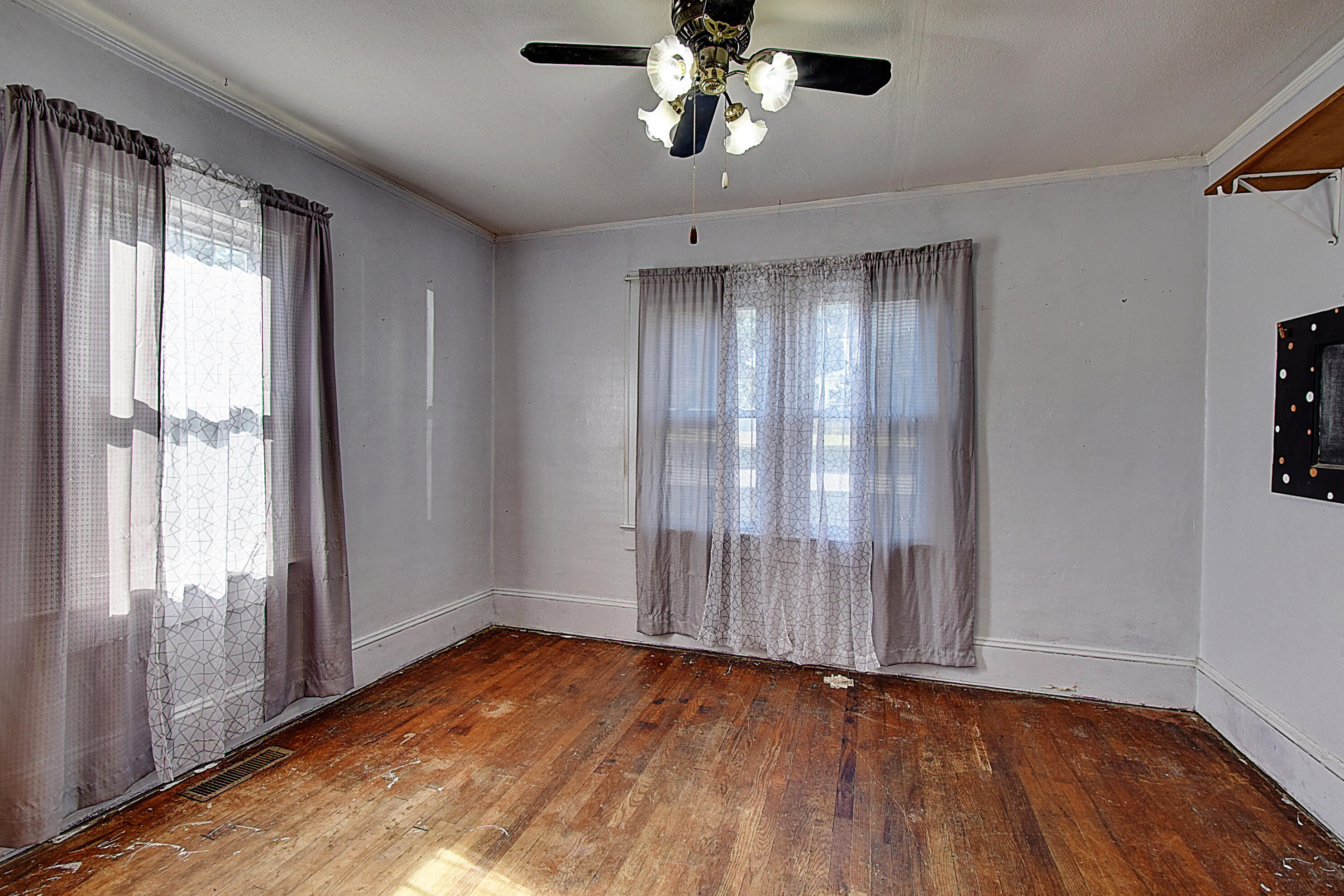 605 Maple Street Elizabethton, TN 37643 - Photo 17 of 28 DSC_0259And8more