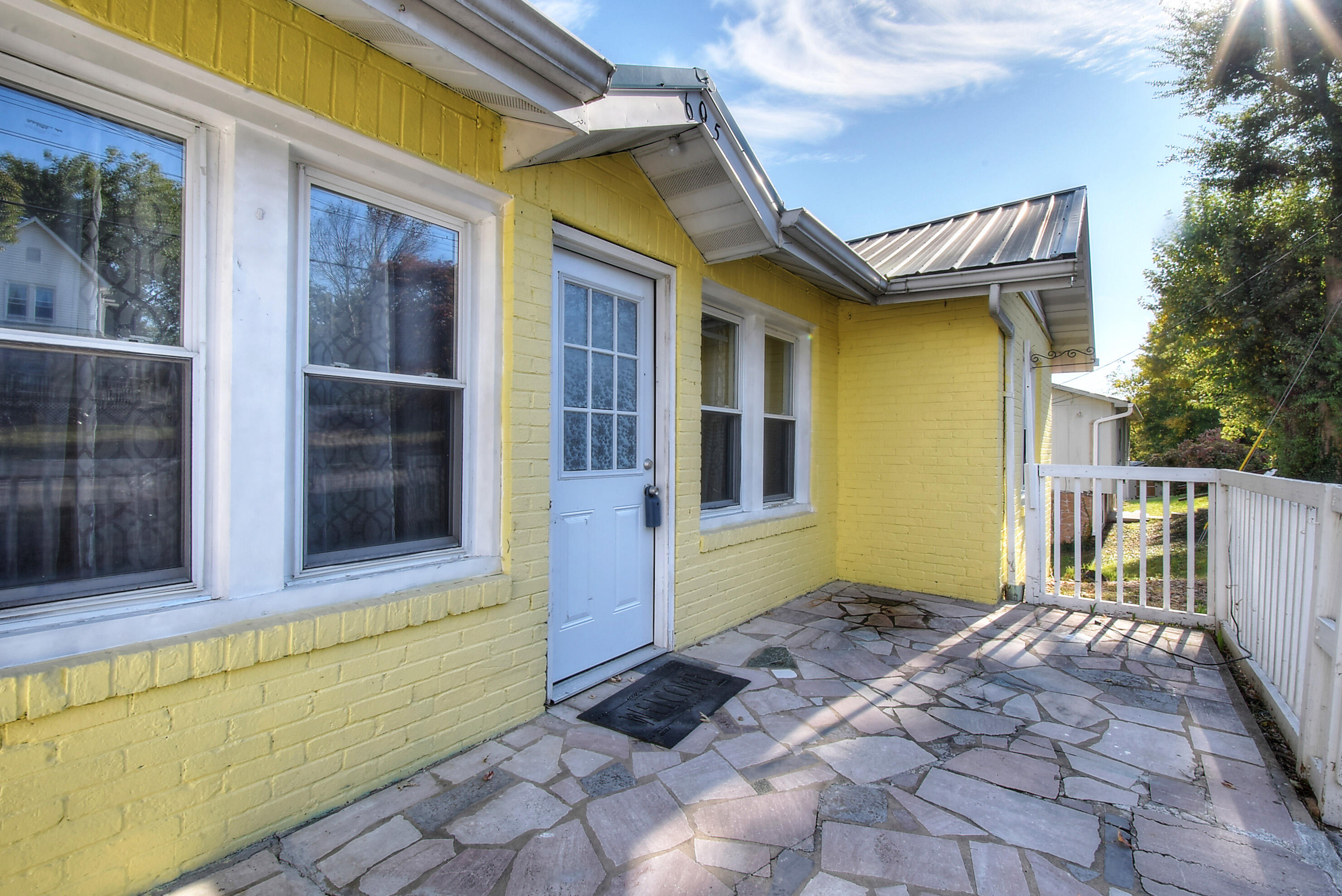 605 Maple Street Elizabethton, TN 37643 - Photo 5 of 28 DSC_0055_56_57_58_59_60