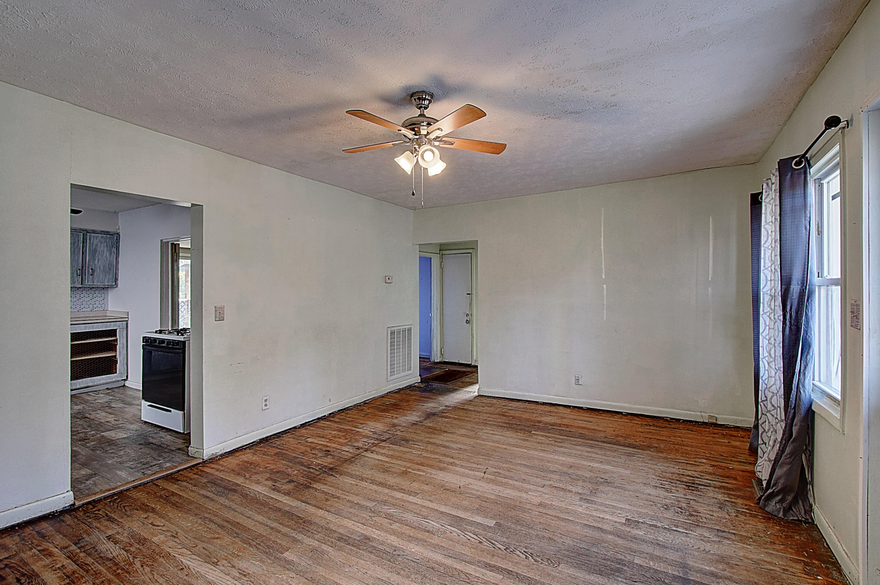 605 Maple Street Elizabethton, TN 37643 - Photo 6 of 28 DSC_0067And8more