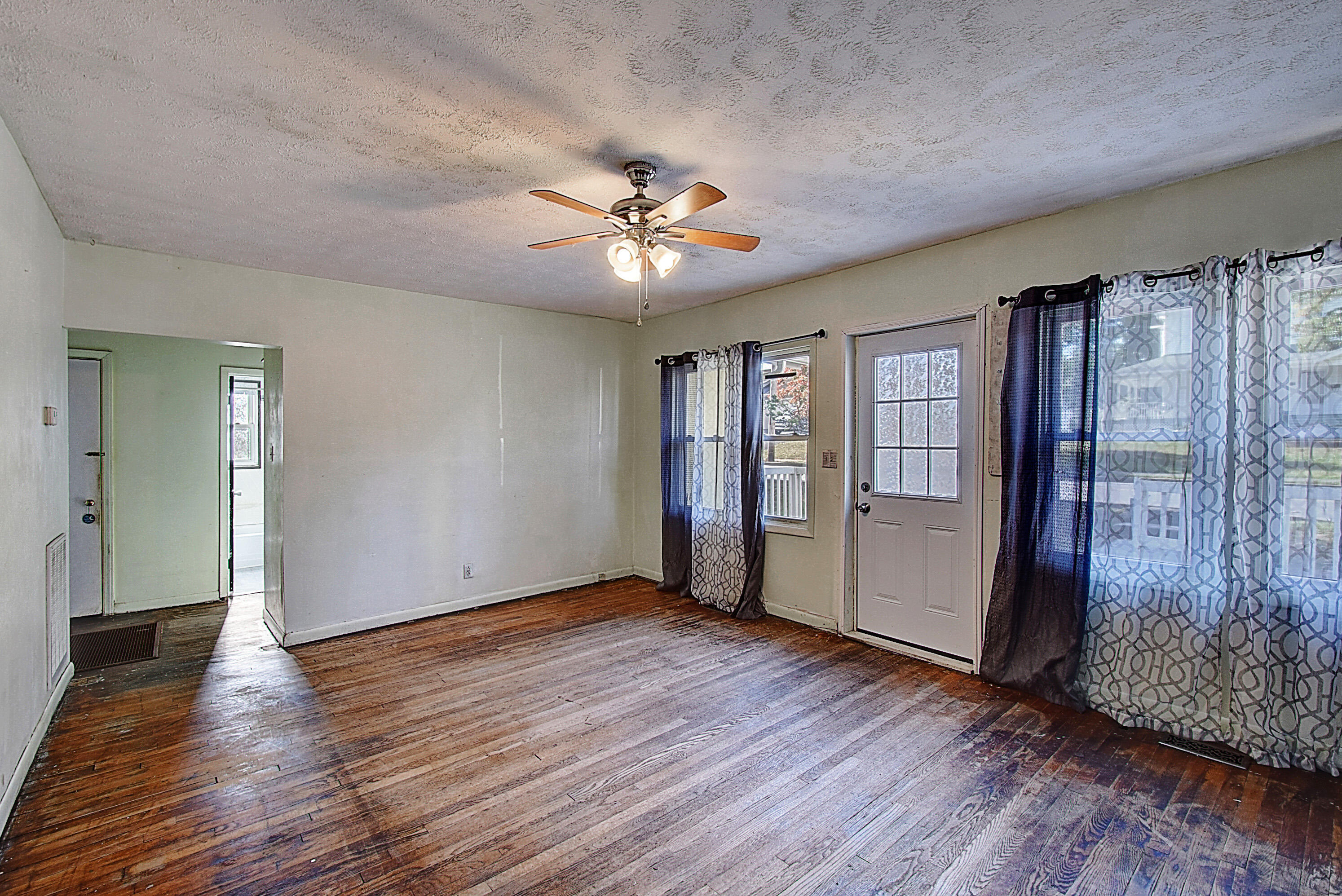 605 Maple Street Elizabethton, TN 37643 - Photo 7 of 28 DSC_0094And8more