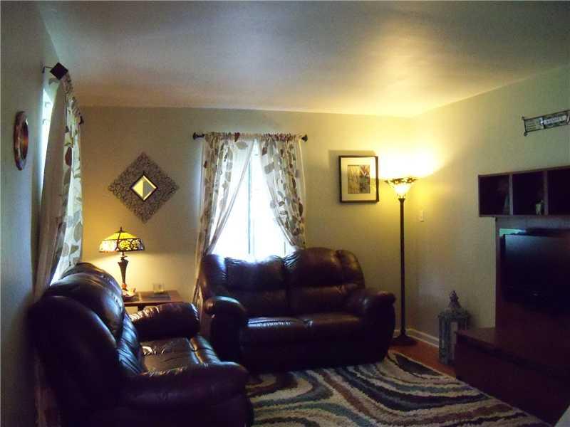 5586 Glass Road Pittsburgh, PA 15205 - Photo 2 of 25 Living Room.