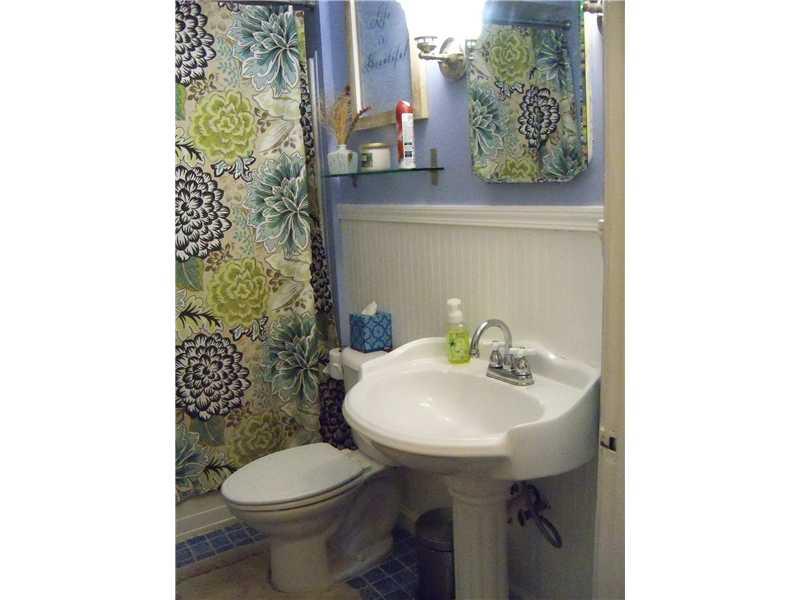 5586 Glass Road Pittsburgh, PA 15205 - Photo 12 of 25 Full Bath.