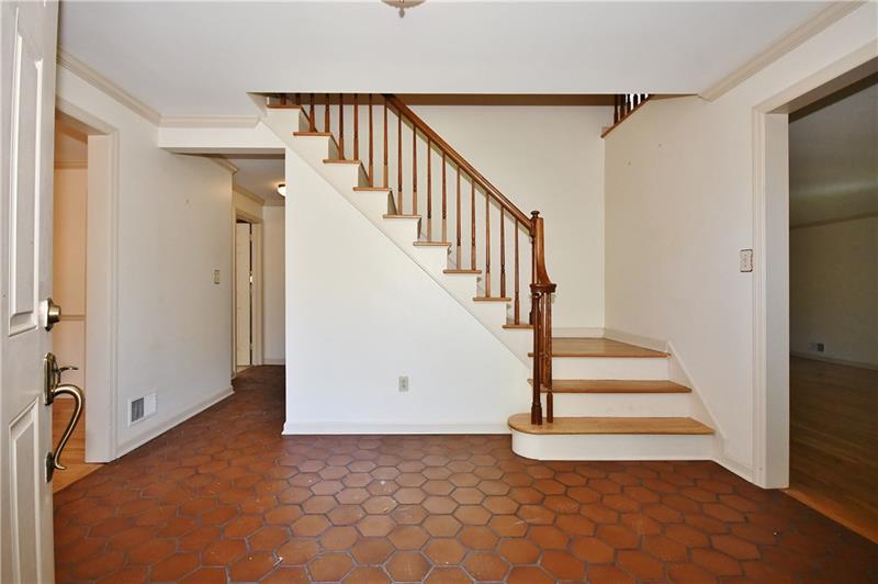620 Foxhurst Road Pittsburgh, PA 15238 - Photo 2 of 23 Wide entry showcases staircase
