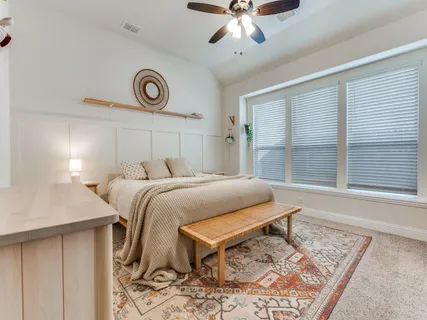a en suite bathroom with a sink and a mirror