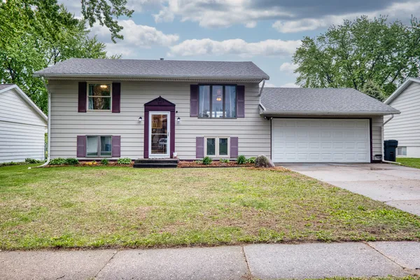 $159,000 | 2313 Lafayette Terrace, Clinton, IA 52732