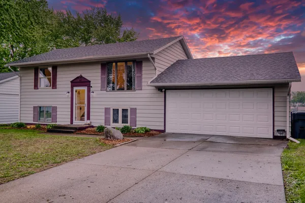 $159,000 | 2313 Lafayette Terrace, Clinton, IA 52732
