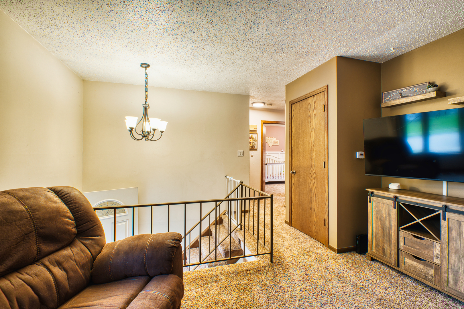 2313 Lafayette Terrace Clinton, IA 52732 - Photo 7 of 39 a view of a livingroom with furniture