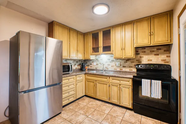 $159,000 | 2313 Lafayette Terrace, Clinton, IA 52732