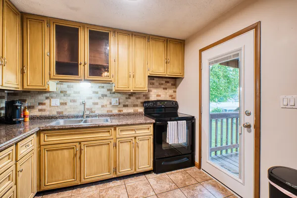 $159,000 | 2313 Lafayette Terrace, Clinton, IA 52732