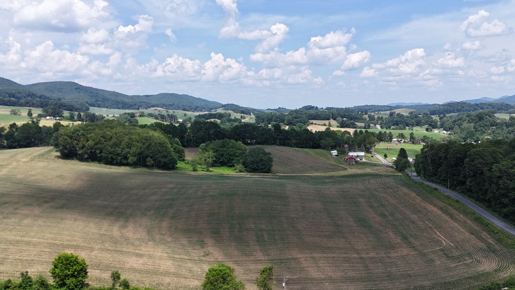 385 Lead Mine Road Sugar Grove, VA 24375 - Photo 27 of 42 Gallery Image 27