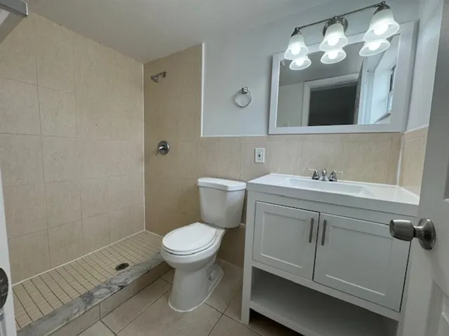 $2,025 | 3601 Van Buren Street, Unit 9, Hollywood, FL 33021