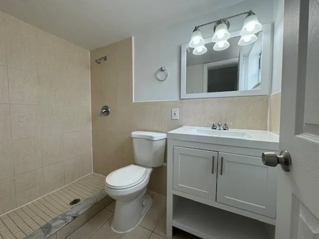 $2,025 | 3601 Van Buren Street, Unit 9, Hollywood, FL 33021