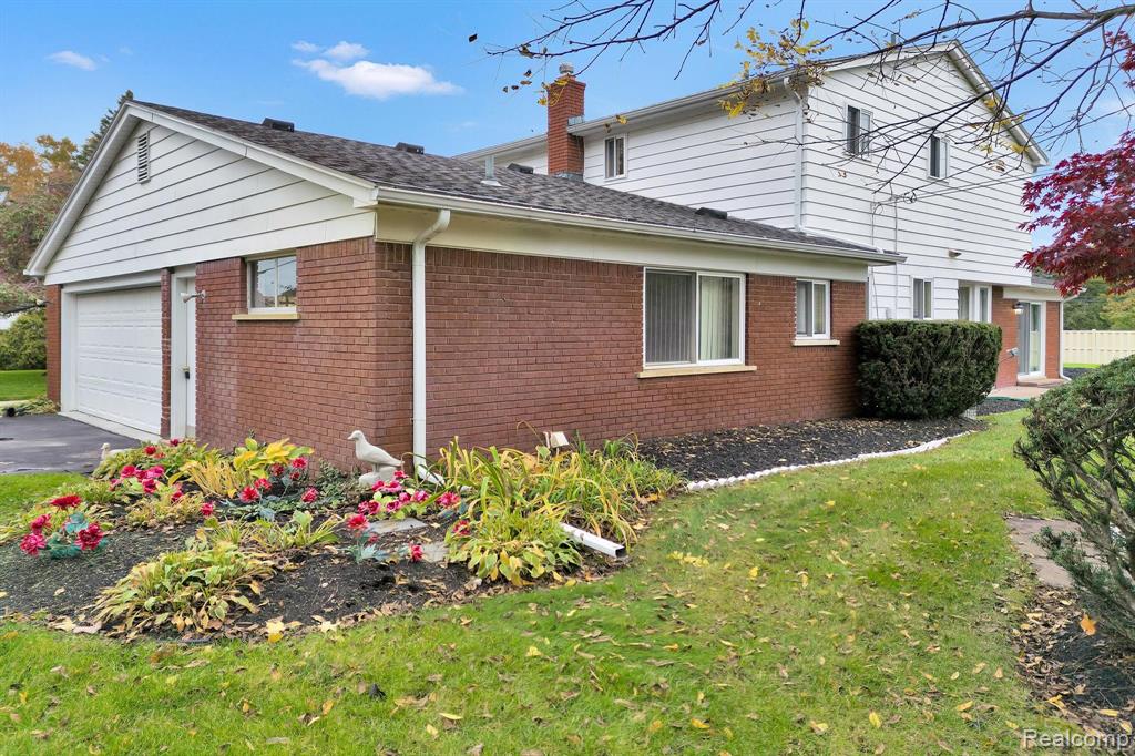 1011 Stellma Lane Rochester Hills, MI 48309 - Photo 11 of 58