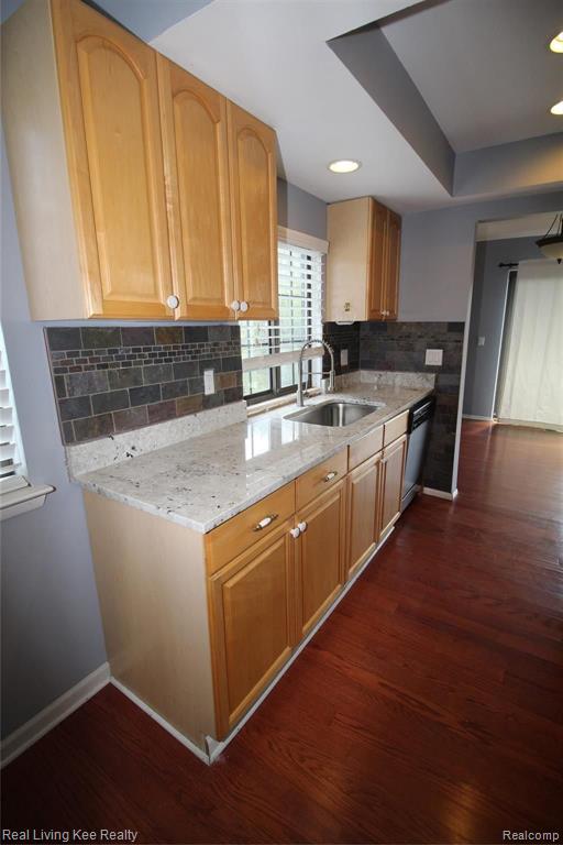 2939 Meadowbrook Drive Rochester Hills, MI 48309 - Photo 3 of 29