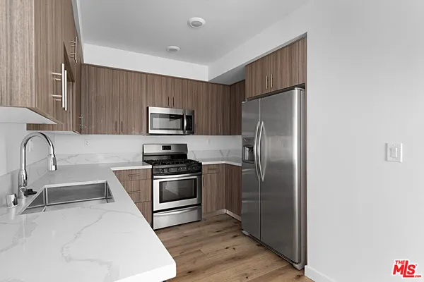 $3,300 | 5229 Willowcrest Avenue, Unit 203, North Hollywood, CA 91601
