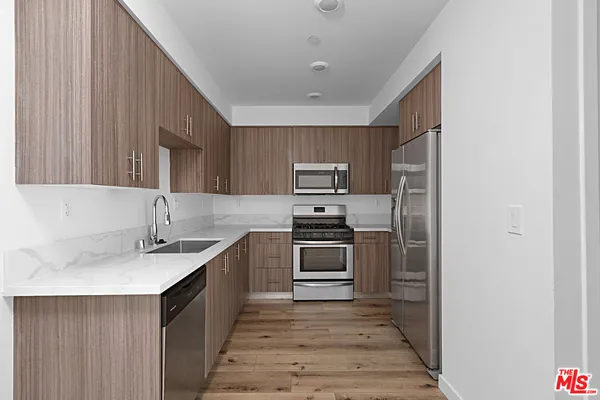 $3,300 | 5229 Willowcrest Avenue, Unit 203, North Hollywood, CA 91601