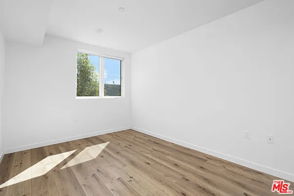 $3,300 | 5229 Willowcrest Avenue, Unit 203, North Hollywood, CA 91601