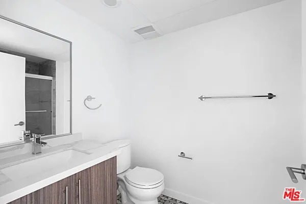 $3,300 | 5229 Willowcrest Avenue, Unit 203, North Hollywood, CA 91601