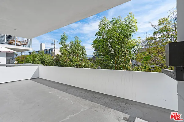 $3,300 | 5229 Willowcrest Avenue, Unit 203, North Hollywood, CA 91601