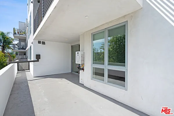 $3,300 | 5229 Willowcrest Avenue, Unit 203, North Hollywood, CA 91601