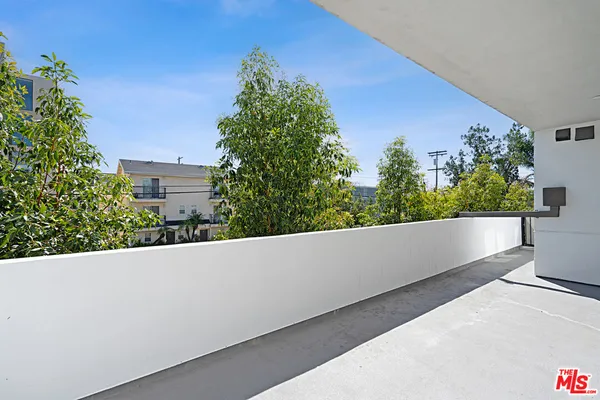 $3,300 | 5229 Willowcrest Avenue, Unit 203, North Hollywood, CA 91601