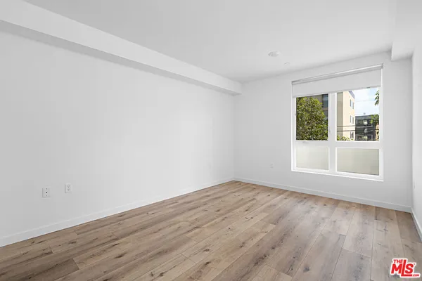 $3,300 | 5229 Willowcrest Avenue, Unit 203, North Hollywood, CA 91601