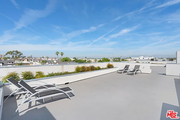 $3,300 | 5229 Willowcrest Avenue, Unit 203, North Hollywood, CA 91601