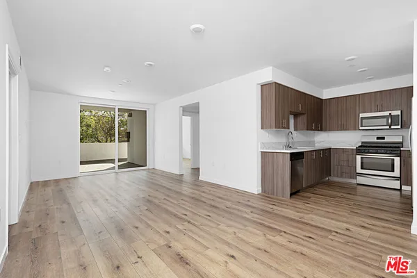 $3,300 | 5229 Willowcrest Avenue, Unit 203, North Hollywood, CA 91601