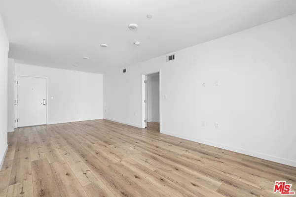 $3,300 | 5229 Willowcrest Avenue, Unit 203, North Hollywood, CA 91601