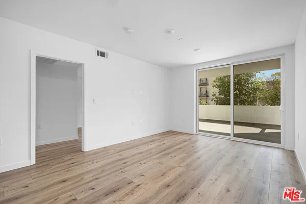 $3,300 | 5229 Willowcrest Avenue, Unit 203, North Hollywood, CA 91601