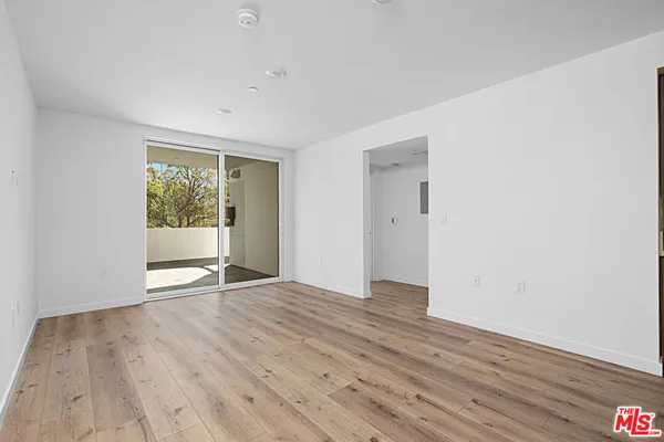 $3,300 | 5229 Willowcrest Avenue, Unit 203, North Hollywood, CA 91601