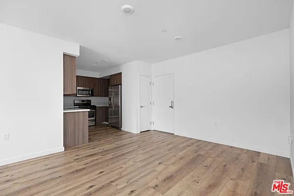 $3,300 | 5229 Willowcrest Avenue, Unit 203, North Hollywood, CA 91601