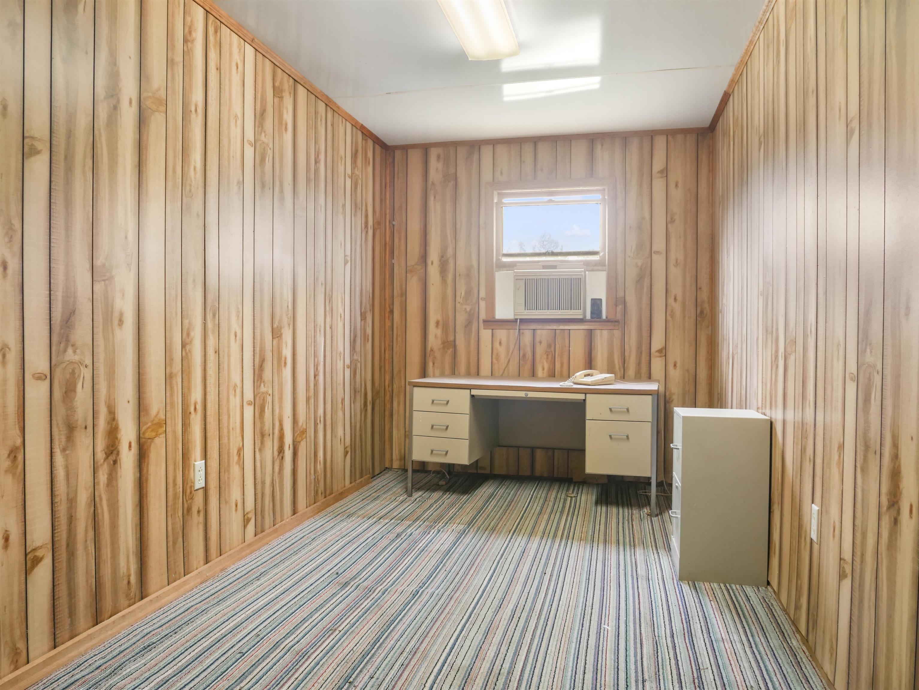 137 Turner Barton Road Landrum, SC 29356 - Photo 26 of 34 Office area in garage