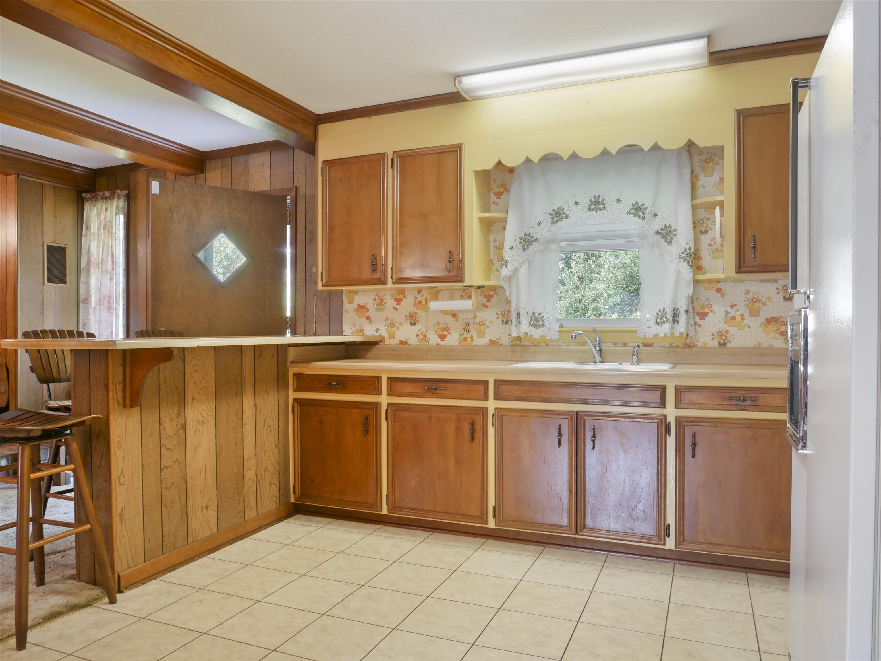 137 Turner Barton Road Landrum, SC 29356 - Photo 7 of 34 Kitchen
