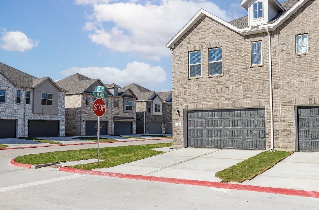 9826 Clifden Street Rosharon, TX 77583 - Photo 2 of 16