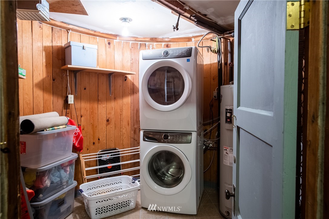 3625 Green Cliffs Road Anacortes, WA 98221 - Photo 23 of 26 a utility room with dryer and washer