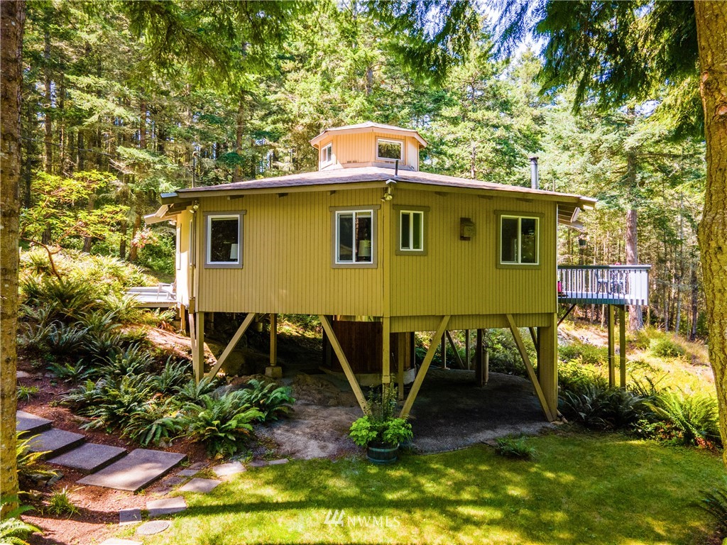 3625 Green Cliffs Road Anacortes, WA 98221 - Photo 5 of 26 a front view of a house with garden