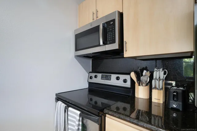 $389,900 | 101 West Market Street, Unit 307, San Diego, CA 92101