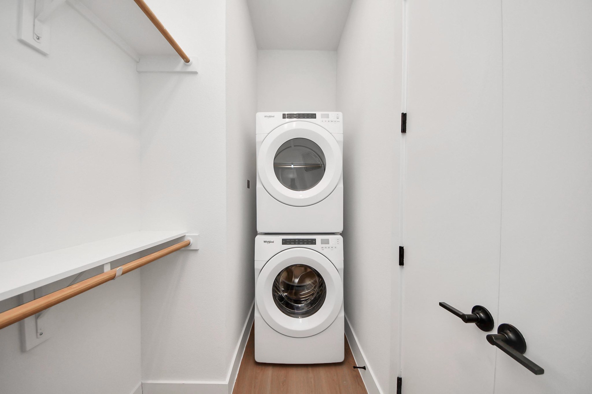 2810 Riverby Road, Unit 119 Houston, TX 77020 - Photo 16 of 38 a utility room with dryer and washer