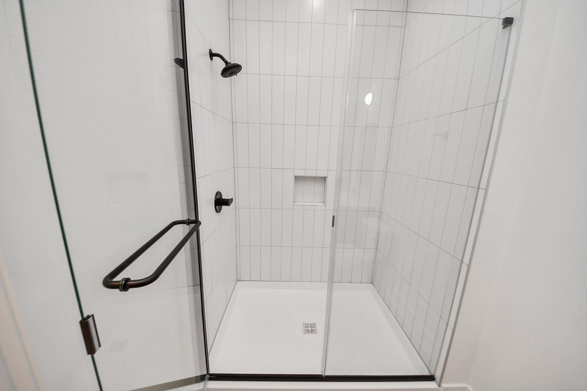 2810 Riverby Road, Unit 119 Houston, TX 77020 - Photo 18 of 38 a bathroom with a shower