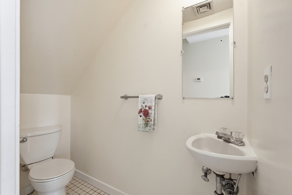70 Amity Place, Unit 70 Amherst, MA 01002 - Photo 9 of 35