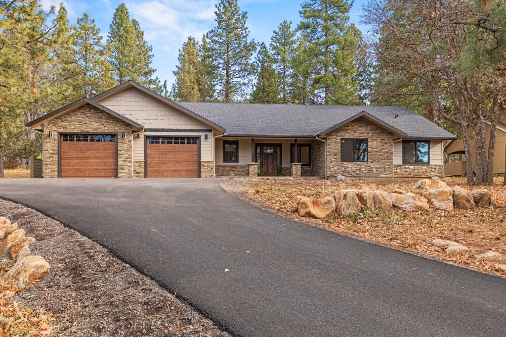 11635 Merganser Road Klamath Falls, OR 97601 - Photo 3 of 68 Gentle Driveway