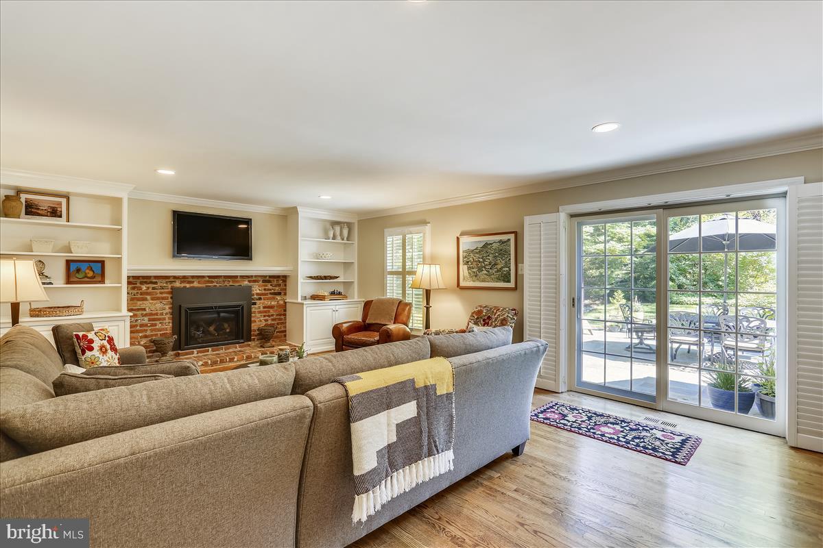 8716 Cold Spring Road Potomac, MD 20854 - Photo 14 of 64