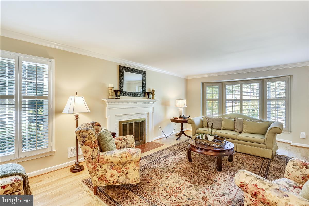 8716 Cold Spring Road Potomac, MD 20854 - Photo 6 of 64