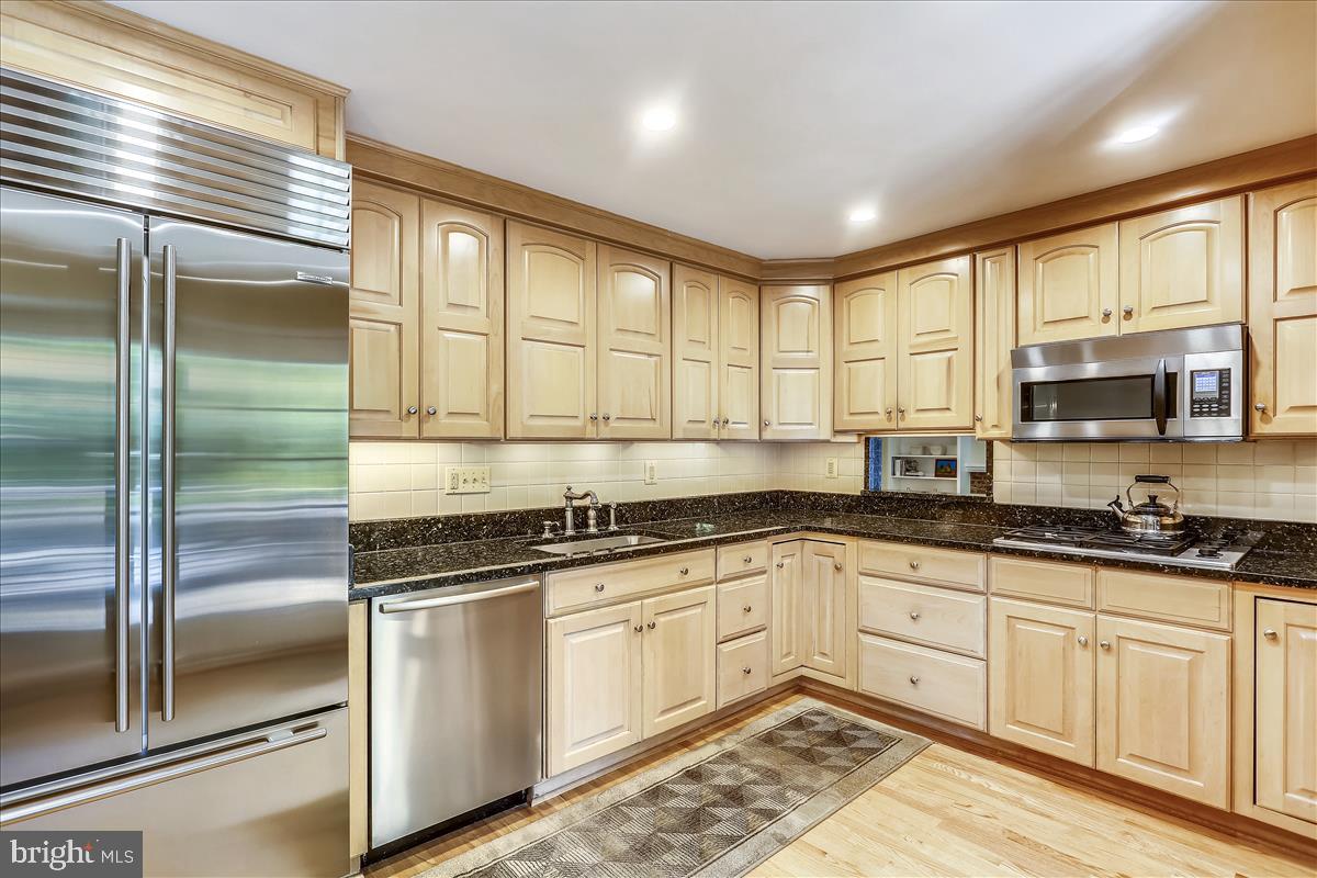 8716 Cold Spring Road Potomac, MD 20854 - Photo 10 of 64