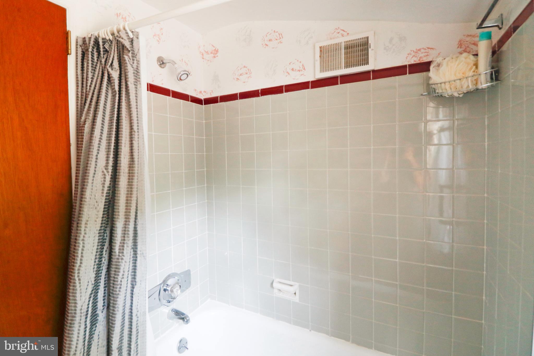 429 Granite Terrace Springfield, PA 19064 - Photo 30 of 30 Ceramic Tile Tub/Shower